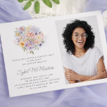 30års födelsedag Party Flower Bouquet Photo Surpri Inbjudningar<br><div class="desc">En elegant vattenfärgsbukett med vintage blommor dekorerar toppen av denna 30års födelsedag överraskningsinbjudan. Mjuka pastellblommor accentueras med modern konst. namn från födelsedagskalfirman skrivs i ett modernt,  enkelt skript. Det finns matchande tecken och det finns dekorationer i party tillgängliga.</div>