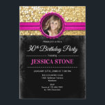 30års födelsedag Photo - Guld Black Shock rosa Inbjudningar<br><div class="desc">Inbjudan till 30års födelsedag med din fotodesign i svart,  faux glitter guld med ett tips om shock rosa. Perfekt för en kvinnas trettionde födelsedagsfest. Den kan anpassas för vilken ålder som helst!</div>