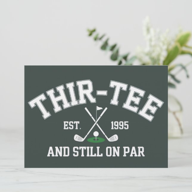 30th Birthday Gift 30th Thir-Tee Still On Par Dad Inbjudningar (Stående Fram)