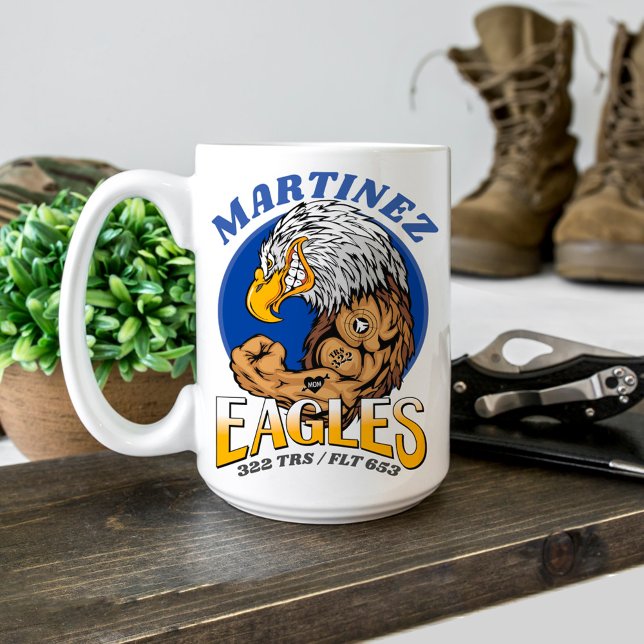 322 Eagles Luft Force BMT Studenten Anpassningsbar Kaffemugg (322 TRS Eagles Air Force Basic Military Training Graduation gift Airman graduate proud mom or dad)