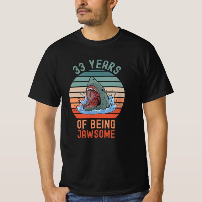 33 år gammal gift JawUngefär 33:e födelsedagshajen T Shirt (Framsida)