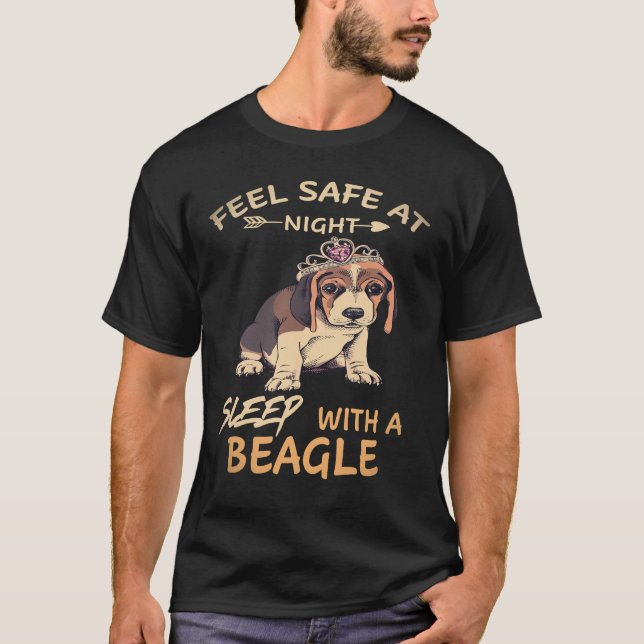 33 Känn dig säker på natten Sova med en Beagle T Shirt (Framsida)