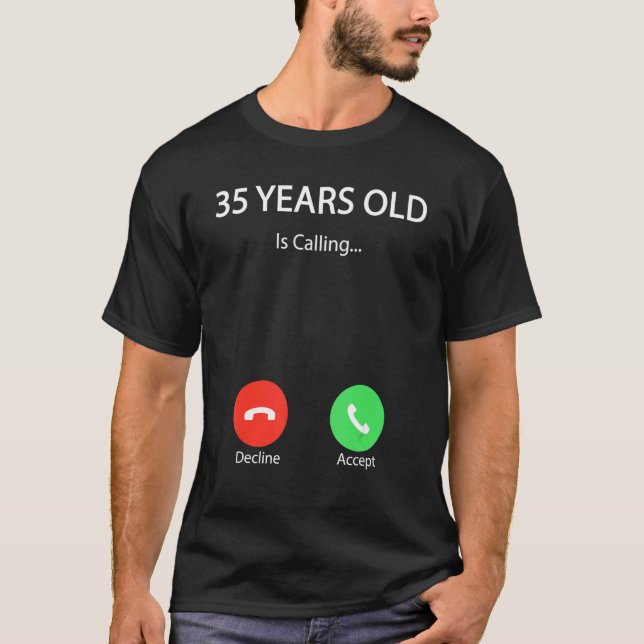35 år gammal kallas Cute Lycklig 35e Birthday  T Shirt (Framsida)