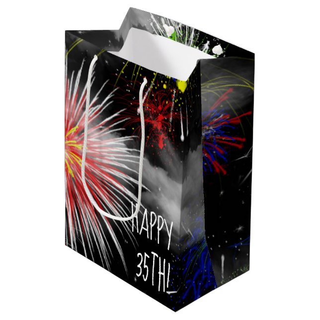 35e Birthday Fireworks i Clouds Medium Gift Bag (Framsidan Vinklad)