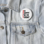 35e Birthday Så Lycklig är jag 35 idag Gift Funny Knapp<br><div class="desc">solyckyim35, imlyckysadToday, födelsedag, giftidea, fathersday, roligt, årsåld, pappa, okänd gåva, humor</div>