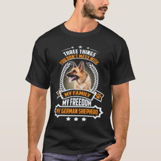 36 Tre saker du inte bråkar med Min familj Min F T Shirt