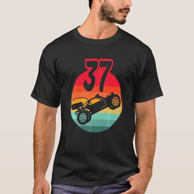 37:e födelsedag I-Tävlan spelar spel i fjärrstyrd  T Shirt (Framsida)