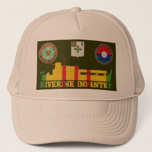 3/47. Inf. Atc-Tangofartyget & lappar hatten Truckerkeps