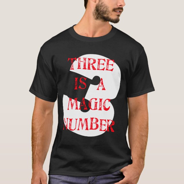 3 är en magi numrerar t-shirt (Framsida)