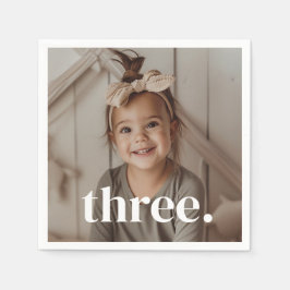 3-års födelsedagsfoto - tre pappersservett