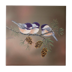 3 CHICKADEES & GRÄSKOTTAR av SHARON SHARPE Kakelplatta