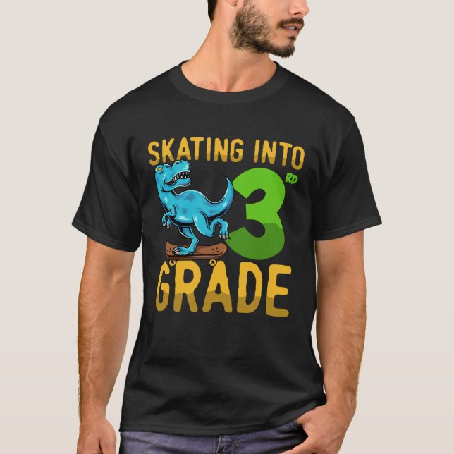 3 Class Dinosaur Skateboard Last First Day School  T Shirt (Framsida)