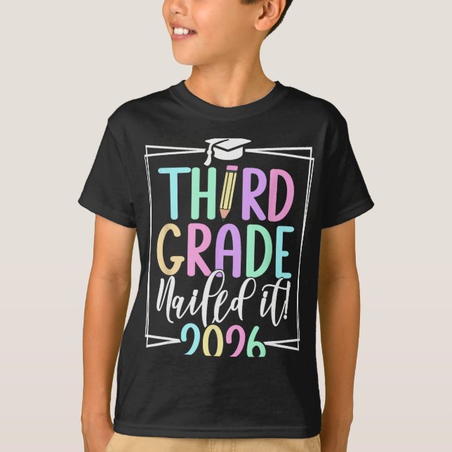 3:e klass 2026 Tredje klassens examen _2  T Shirt (Framsida)