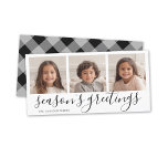 3 Foto - Svartfärgad kalligrafi, vadderade sjöar H Julkort<br><div class="desc">Svartvitt - En minimal design med 3 fotokollage på framsidan och en modern buffel på baksidan,  mönster. Hälsning är ett stort festligt typsnitt som är modernt och söt. Anpassa detta med 3 foton och med familjen namn.</div>