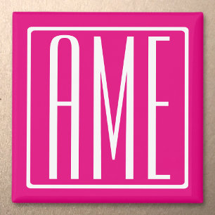 3 Initialer Monogram   Vit på Shock rosa Magnet