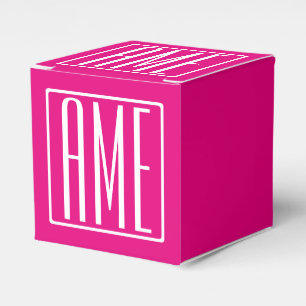 3 Initialer Monogram Vit på Shock rosa Presentaskar