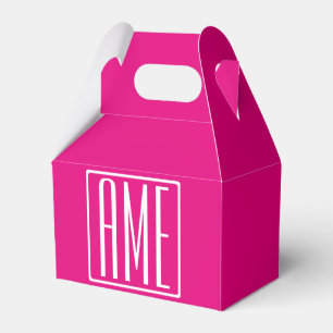 3 Initialer Monogram   Vit på Shock rosa Presentaskar