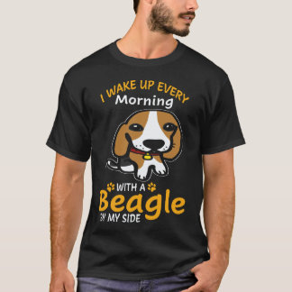 3 Jag vaknar varje morgon med en beagle vid min si T Shirt