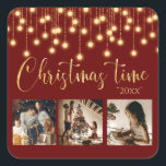 3 Photo Collage Rustic String Ljus jul Fyrkantigt Klistermärke<br><div class="desc">"Jultid" i vackert faux guld-skript på röd bakgrund. Ersätt foton med 3 av dina favoritfoton. Guld faux-strängen ljus/lyktor som hänger nedåt. Byt år och vilken vacker julkalk. Perfekt för klistermärken för julkort.</div>