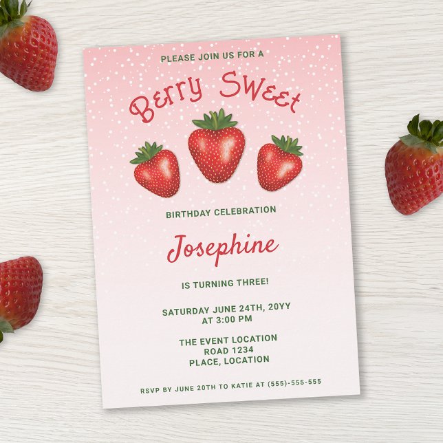 3 Röda jordgubbar på Rosa Berry Sweet Birthday Inbjudningar (Skapare uppladdad)
