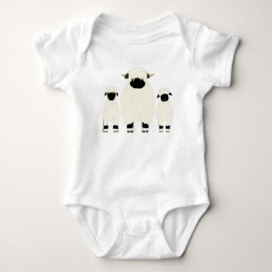 3 Valais Black Nose Sheep i rad T Shirt