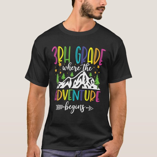 3RD Klass där Äventyr börjar återvända till skolan T Shirt (Framsida)
