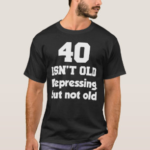 40 är inte gammal (på MÖRKEN) T Shirt