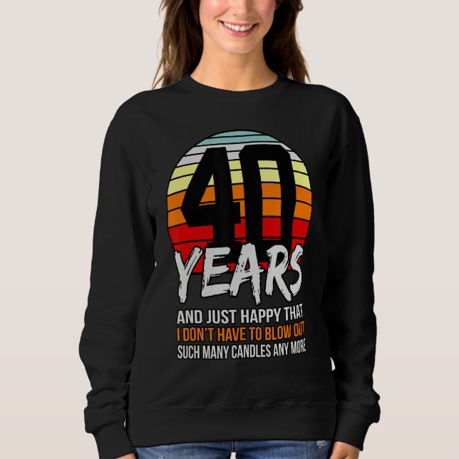 40 år och bara Lycklig som jag inte behöver slå T Shirt (Framsida)