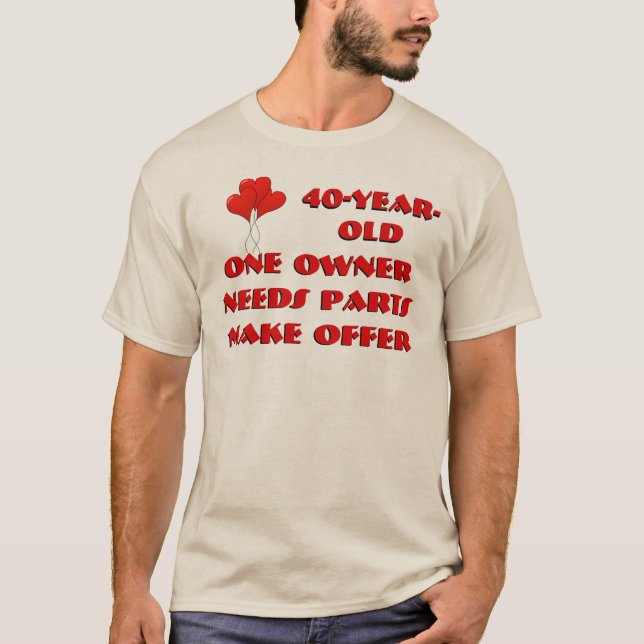 40-årig. En ägare. Behöver delar. Skapa erbjudande Tee Shirt (Framsida)