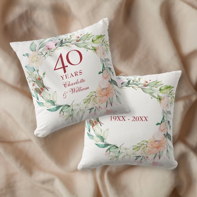 40-års rubin bröllopsdag Rosor Girlang  Kudde (40th Ruby Wedding Anniversary Roses Garland Throw Pillow)