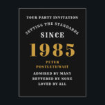 40-årsdag 1985 Svart Guld Vykort<br><div class="desc">Elegant svart och guld 40-årsfirande inbjudan - Skapa din egen personliga design. Att sätta tonen för en minnesvärd fest börjar med den perfekta inbjudan. Vår eleganta svarta och gyllene 40-års inbjudan är det perfekta valet för denna milstolpe. Badad i svart för en touch av sofistikering och prydd i guld för...</div>