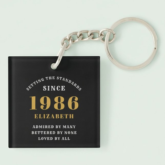 40-årsdag 1986 Personlig Svart Guld (Born 1986 birthday keychain. Pastel background.)