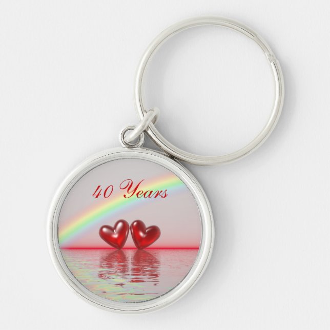 40-årsjubiléet Ruby Hearts Rund Silverfärgad Nyckelring (Framsidan)