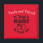 40:e Bröllop-årsjubileet, anpassade namn Ruby Red Magnet<br><div class="desc">Minneshögtidlighålla 40-årsdagen av bröllop med denna ruinerade röda bakgrund,  anpassningsbar magnet. Anpassa namn i svart text till ditt eget eller paret som firar denna milstolpe. Underbar idé även för en partiförmån!</div>