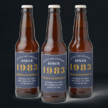 40:e födelsedag Born 1983 Lägg till Namn Blue Guld Ölflaska Etikett<br><div class="desc">Personlig Födelsedag lägg till ditt namn och årsmärke för öl. Redigera namn och år med den angivna mallen. En underbar anpassningsbar blå födelsedagsfest tillbehör. Fler gåvor och party-förråd finns tillgängliga med utformningen "standardinställningar" i butiken.</div>