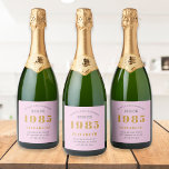 40:e födelsedag Born 1985 Lägg till Namn Rosa Gråt<br><div class="desc">Personlig Födelsedag lägg till ditt namn och årsmärkta vin. Redigera namn och år med den angivna mallen. En underbar födelsedagsfest för rosa av anpassningsbar. Fler gåvor och party-förråd finns tillgängliga med utformningen "standardinställningar" i butiken.</div>