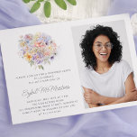 40:e födelsedag Party Flower Bouquet Photo Surpris Inbjudningar<br><div class="desc">En elegant vattenfärgsbukett med vintage blommor dekorerar toppen av denna 40-dagars överraskningsinbjudan. Mjuka pastellblommor accentueras med modern konst. namn från födelsedagskalfirman skrivs i ett modernt,  enkelt skript. Det finns matchande tecken och det finns dekorationer i party tillgängliga.</div>