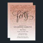 40:e födelsedag Ro Guld Ombre Glitter Inbjudningar<br><div class="desc">Trendiget ro guld i glitter har ett glatt glitter och en djärv typografirubrik i ro guld. Lägg till anpassningsbarna med hjälp av mallformuläret. Ytterligare alternativ för text och layout är tillgängliga om du väljer att anpassa ytterligare.</div>