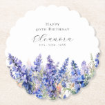 40:e födelsedagen 7 juli Anpassningsbarna Flower L Underlägg Papper<br><div class="desc">Perfekt bord-dekanor under en Juli-födelsedagsfest. Blå larkspur (delphinium) är födelseblomman för den månaden. Den bildar en söt vattenfärg grund gräns på blommigtens personlig,  underlägg med skalat kant. Namn,  ålder och födelsedatum för födelsedagen placeras ovanför den med hjälp av elegantens kalligrafi och typografi. All text kan redigeras.</div>