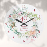 40:e Ruby Bröllop-årsdagen Ro Blommigt Stor Klocka<br><div class="desc">Den här chicens botaniska 40-årsdag för blommigten med en känslig vattenfärg kan vara personlig med dina speciella uppgifter om byårsdagen som är angivna i elegantens typografi. Designad av Thisisnotme©</div>
