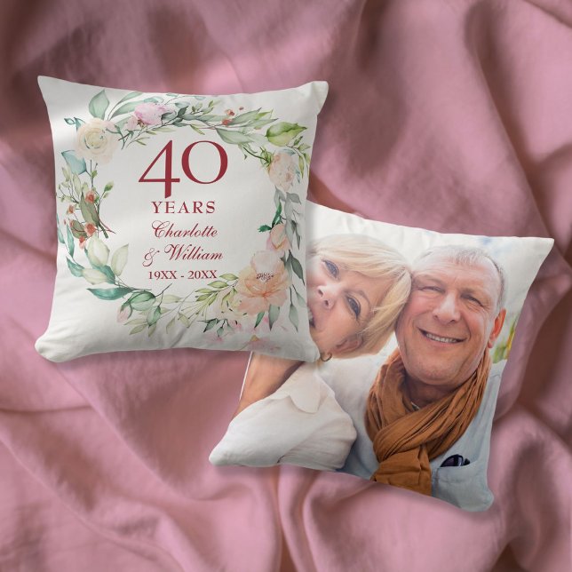 40:e Ruby Bröllop-årsdagen Ro Garland Photo Kudde (40th Ruby Wedding Anniversary Roses Garland Photo Throw Pillow)