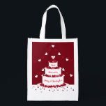 40:e ruby bröllop-årsteckans design återanvändbar påse<br><div class="desc">Personlig 40:e ruby bröllop jubileumsväskan. Den här vackra väskan är perfekten på morsa eller fru på hennes 40:e år i giftermål. Den här designen visar en tredelad kaka på en röd mörk omgiven av hjärtpetaler och buntning. Kakan har plats för namn i make och hustru som har tillbringat fyrtio år...</div>