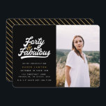40 och fantastiska fotoinbjudan till födelsedagsfe inbjudningar<br><div class="desc">Fira din 40-årsdag i stil med de här svarta och guld fyrtio och fantastiska fotoinbjudningar av födelsedagsfester. En text och fet grafik med ett retroskript. En del av en samling.</div>