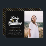 40 och fantastiska fotoinbjudan till födelsedagsfe inbjudningar<br><div class="desc">Fira din 40-årsdag i stil med de här svarta och guld fyrtio och fantastiska fotoinbjudningar av födelsedagsfester. En text och fet grafik med ett retroskript. En del av en samling.</div>