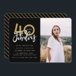 40 och fantastiska fotoinbjudan till födelsedagsfe inbjudningar<br><div class="desc">Fira din 40-årsdag i stil med de här svarta och guld fyrtio och fantastiska födelsedag som överraskar party fotoinbjudningar. En modern design med skript och fet grafik. Ändra färg för att anpassa. En del av en samling.</div>