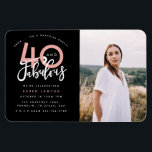 40 och fantastiska fotoinbjudan till födelsedagsfe magnet<br><div class="desc">Fira din 40-årsdag i stil med dessa svarta och rosa fyrtio och fantastiska födelsedagsinbjudningar till party. En modern design med skripttext och fet grafik. Ändra färg för att anpassa. En del av en samling.</div>