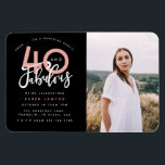 40 och fantastiska fotoinbjudan till födelsedagsfe magnet<br><div class="desc">Fira din 40-årsdag i stil med dessa svarta och rosa fyrtio och fantastiska födelsedagsinbjudningar till party. En modern design med skripttext och fet grafik. Ändra färg för att anpassa. En del av en samling.</div>