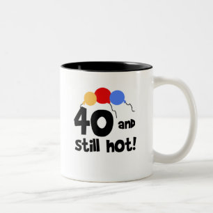 40 och stilla varmt Två-Tonad mugg