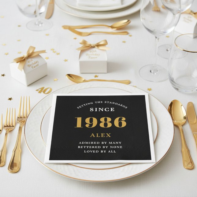 40th Birthday Name 1986 Black Gold Elegant Chic Pappersservett (1986 paper napkin on a plate.)