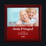 40th Ruby Anniversary Photo Red Damask Smyckeskrin<br><div class="desc">This beautiful lacquered Jewelry or Trinket Box is adorned with our beautiful Wedding Anniversary Collection designs and holds the anniversary couple's photograph, date of their Ruby Anniversary and their names. A lovely way to cherish the memories you made celebrating 40 years together. A beautiful gift for the husband to give...</div>